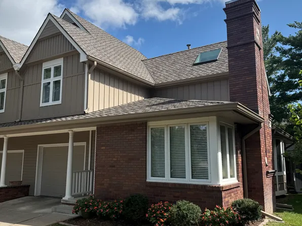 805 N 131st Plz, Omaha, NE 68154