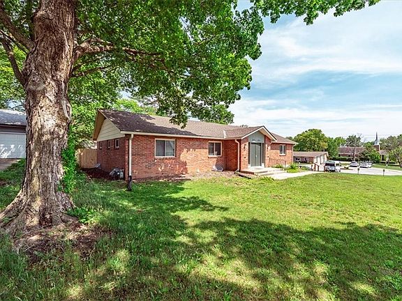 3rd image of 8021 Holmes Rd