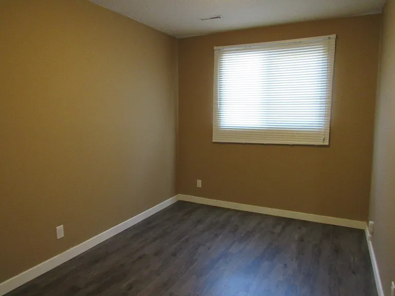 6330 S 58th Ave #1 — Photo 4