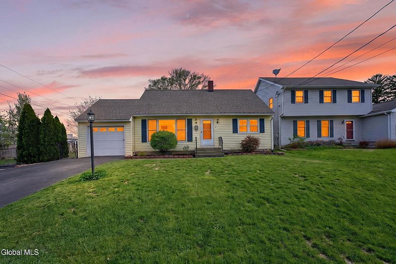 2nd image of 25 Woodbine Avenue
