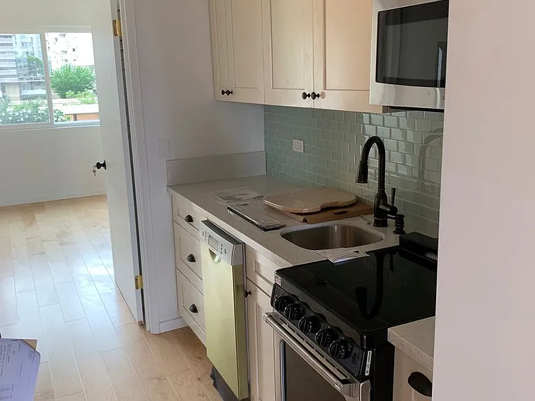 1710 Makiki St #402 — Photo 4