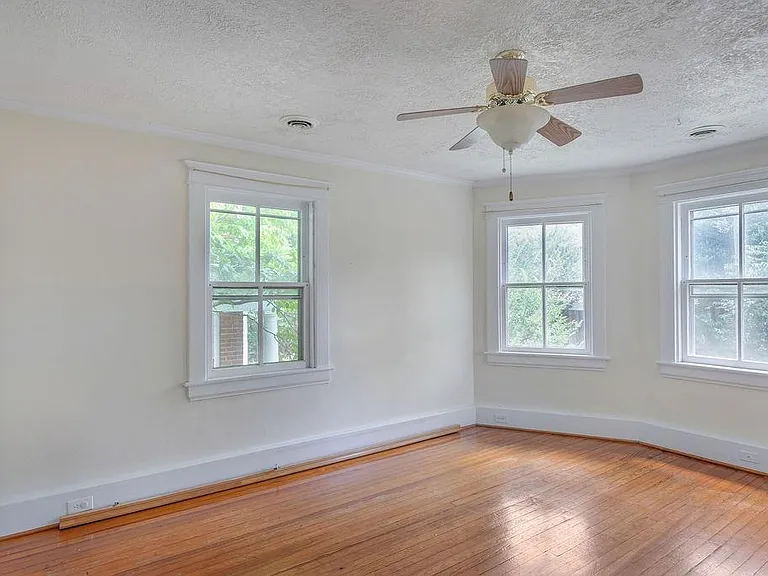 402 Altamont Cir #A — Photo 9