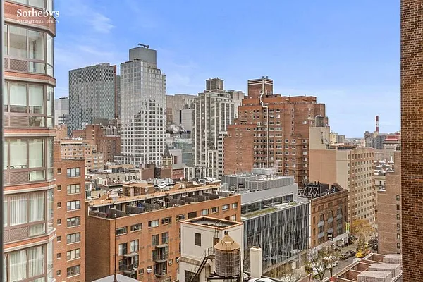 Sold by Sotheby's International Realty | media 17