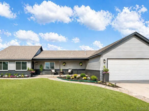 17065 Honeysuckle Ln, Claremore, OK 74019
