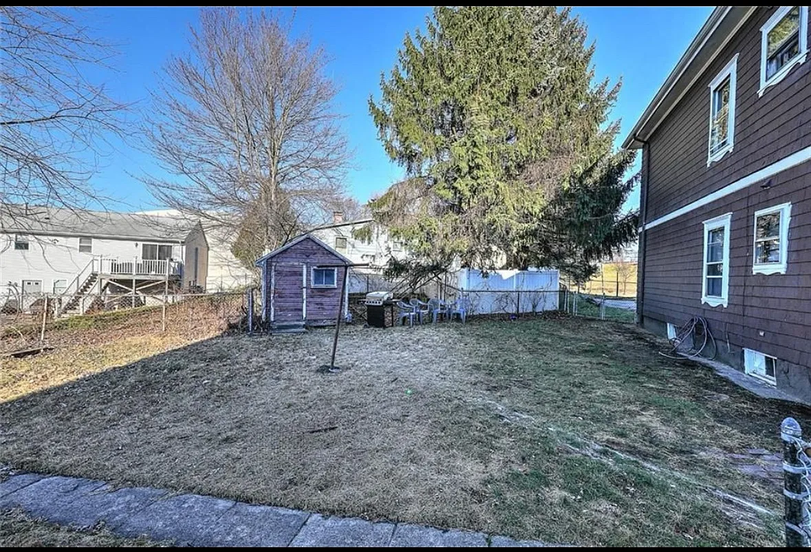 754 Roosevelt Ave — Photo 3