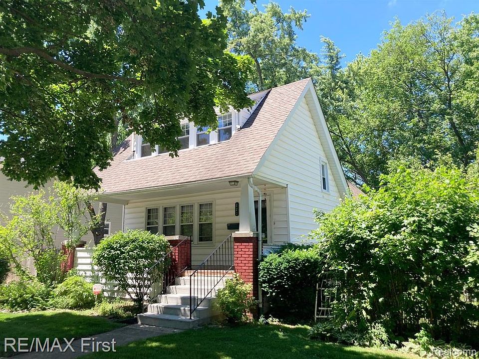 1st image of 220 Oakdale St