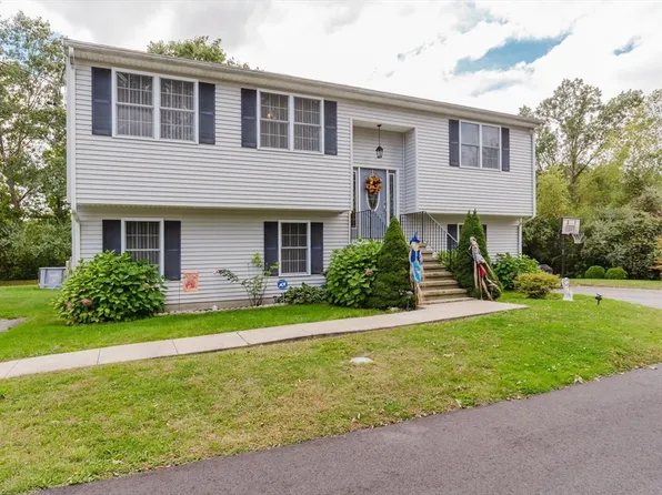 34 1/2d Briggs St, Taunton, MA 02780