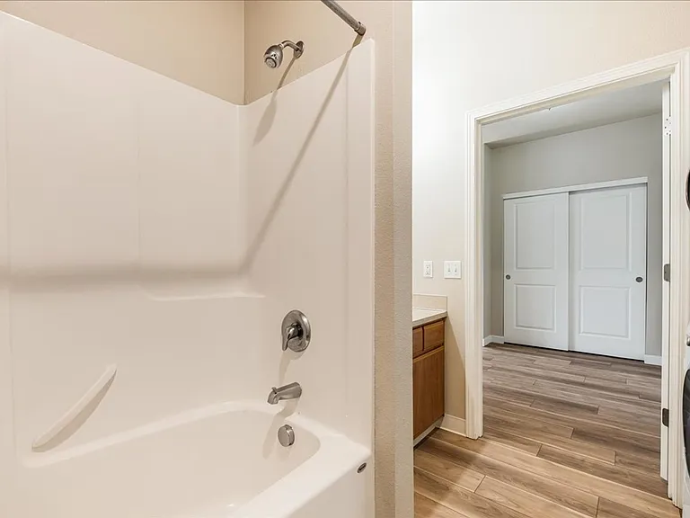 Hawk's Point Apartments — Photo 33