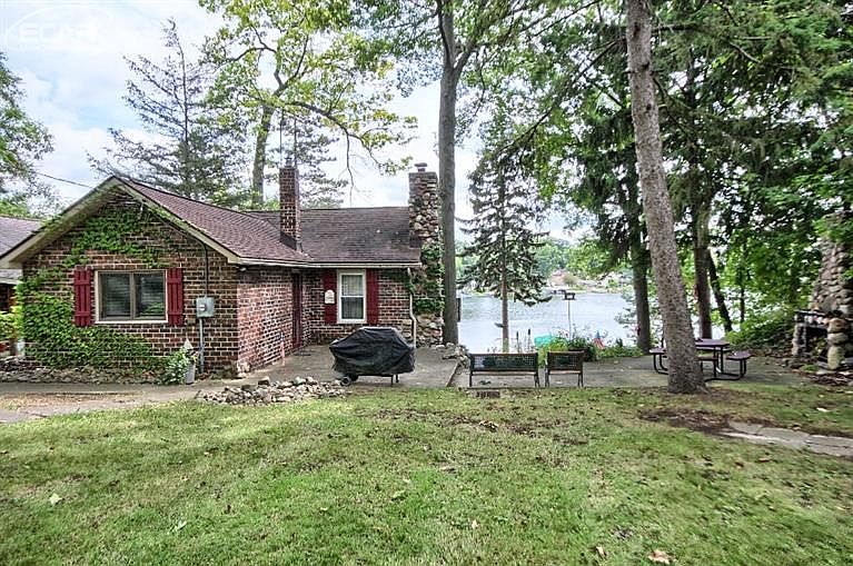 1st image of 16185 Knobhill Dr
