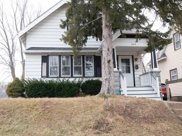 2019 East Saint Francis AVENUE, Saint Francis, WI 53235
