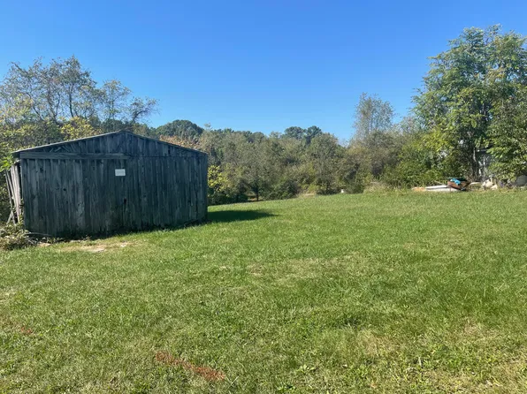 109-111 Dove Valley Dr, Goodview, VA 24095