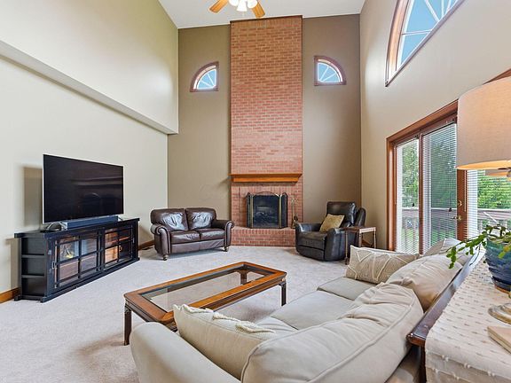5th image of 11092 Red Fox St NW