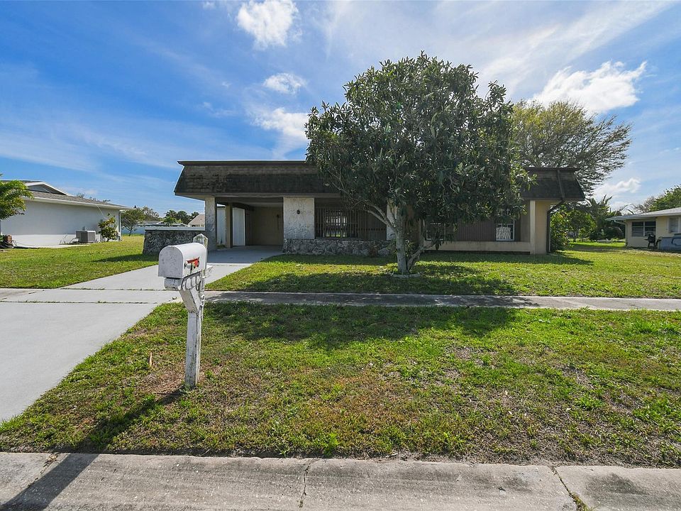 1st image of 136 SE Selva Court