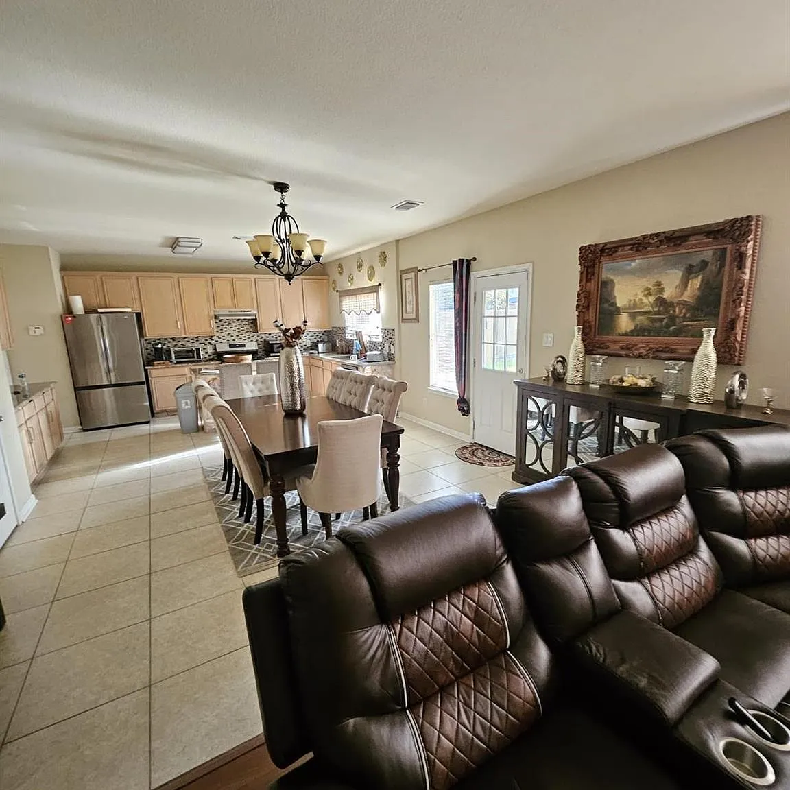 4 bed, 2.5 bath, 2772 sqft, $2,800 — Photo 3