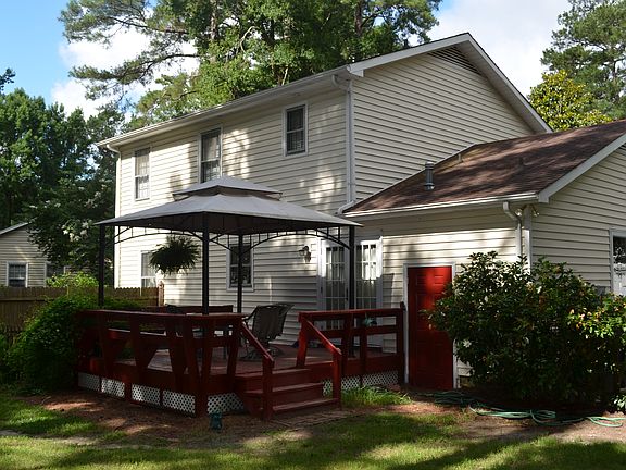 3rd image of 208 Woodstock Dr