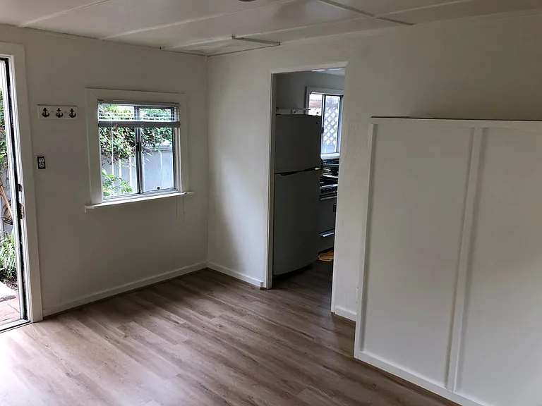 5067 1/2 Brighton Ave — Photo 3