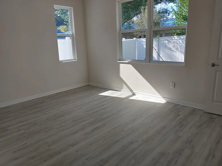 2082 Paragon Cir W — Photo 9
