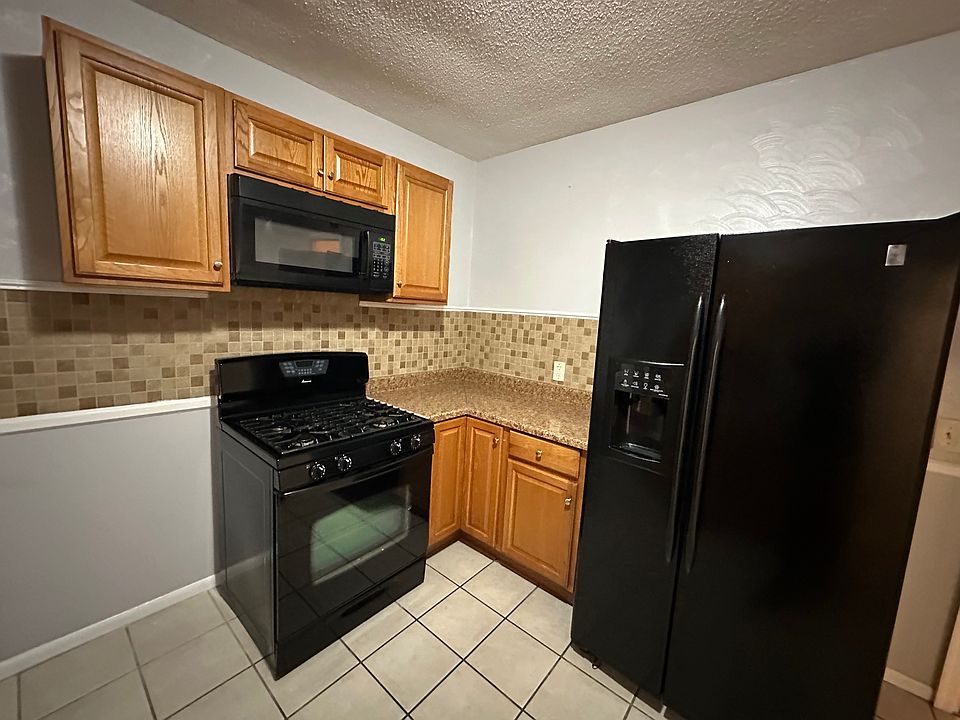 1st image of 55 Larch St Floor 3