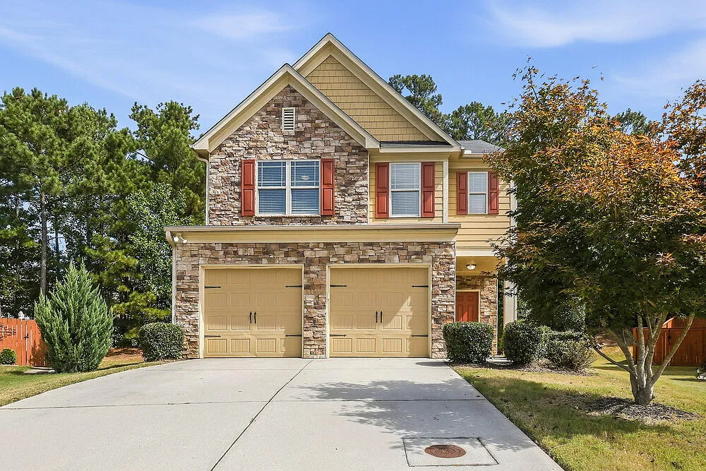 3 bed, 2.5 bath, 2185 sqft, $2,205 — Photo 1