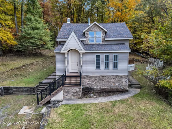 21 Ridge St, Dallas, PA 18612