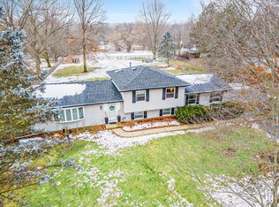 7N298 Longridge Rd, St Charles, IL 60175