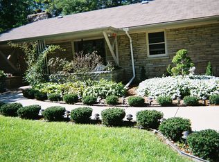 7721 N Lake Dr, Fox Point, WI 53217