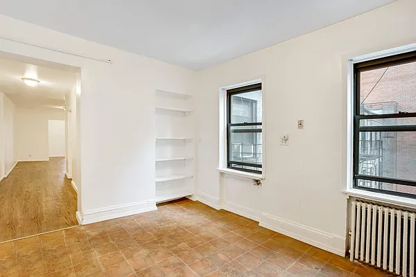 Rented by Moises Farhart, LREB | media 18