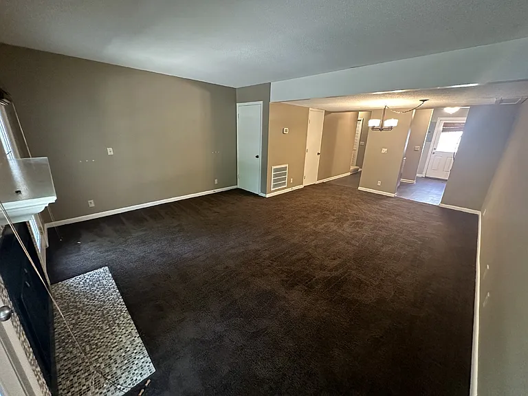 727 S Main St #99 — Photo 2