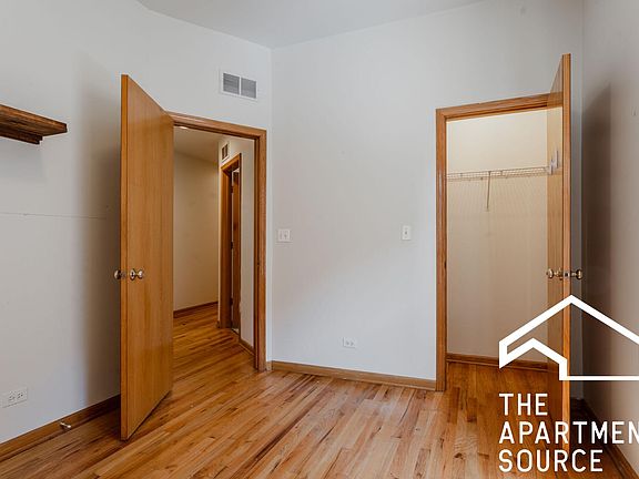 4th image of 1446 N Leavitt St #2E