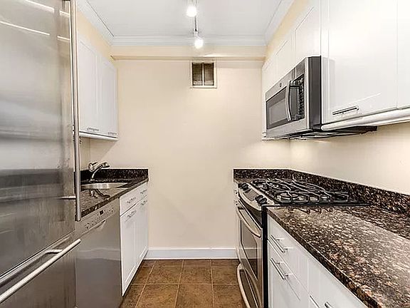 2nd image of 280 Rector Pl APT 9C