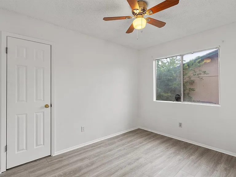 701 Riverwood Dr — Photo 25