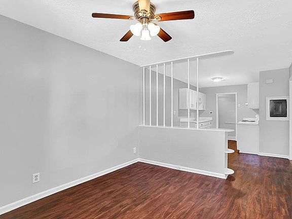 *Flooring in living room and kitchen is now linoleum