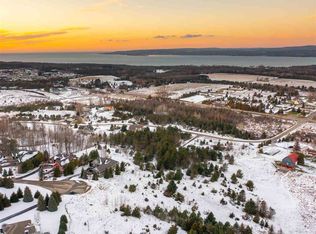 723 Harbor View Ln, Petoskey, MI 49770