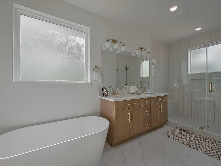776 Mansfield St — Photo 36