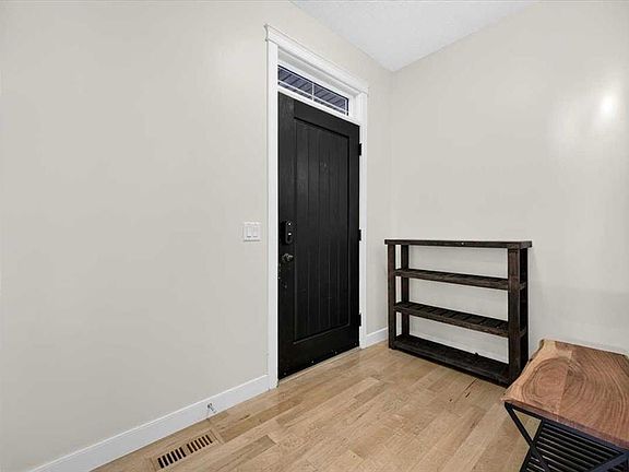 3rd image of 6 W Auburn Shores Way SE