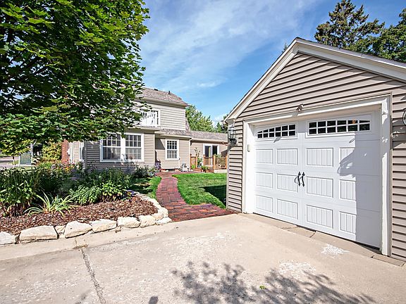3rd image of 1819 Langley Ave