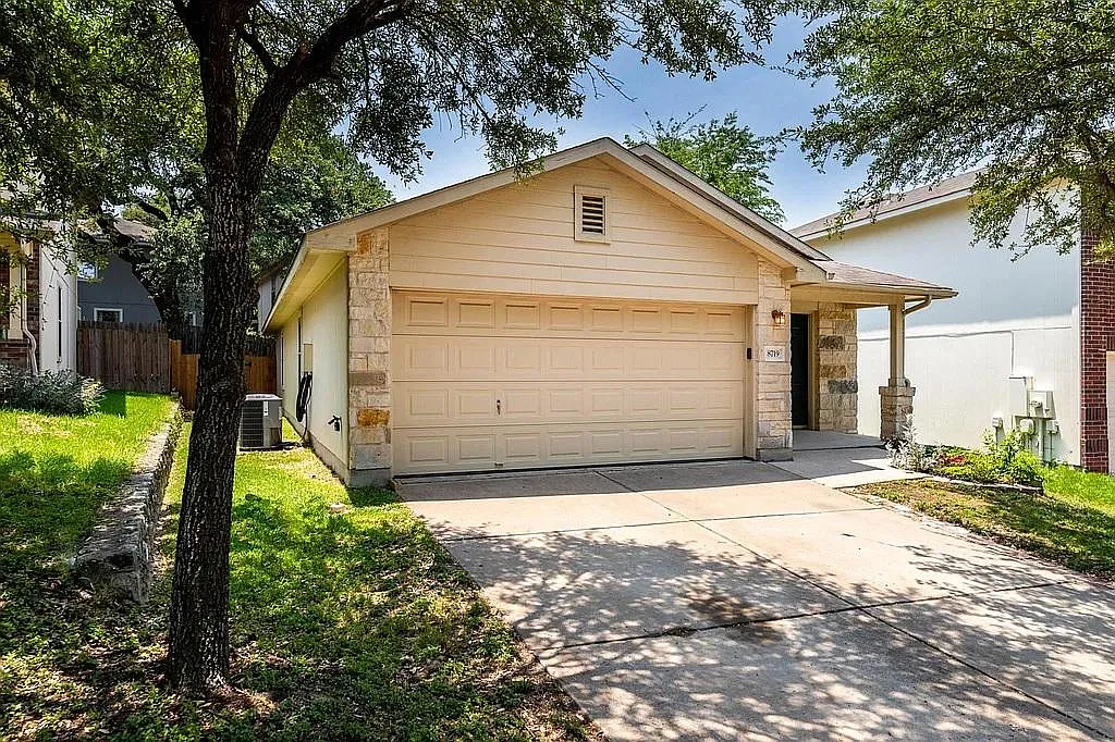 Building Photo - 8719 Davis Oaks Trl