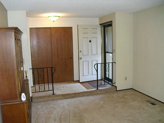 4th image of 2732 N Vassault St