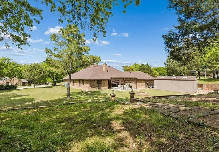 1013 Alamo Dr — Photo 5