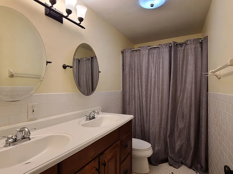406 E French Broad St — Photo 9