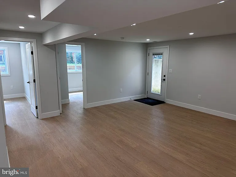 7506 Wellesley Dr — Photo 13
