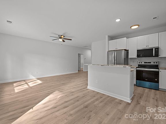 4th image of 907 W Mauney Ave