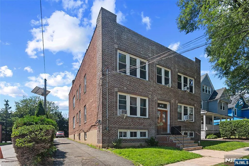 3 bed, 1.0 bath, $2,750 — Photo 2