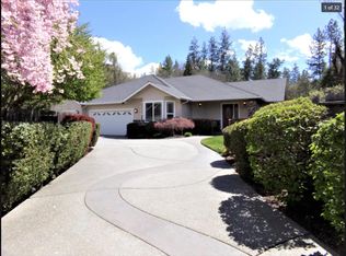 2037 SE Marlen Dr, Grants Pass, OR 97527