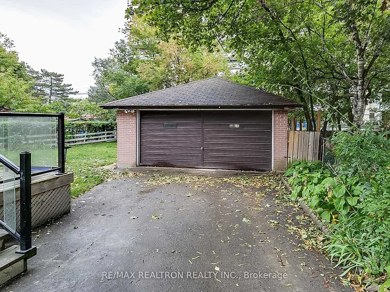 27 Highland Park Blvd — Photo 4