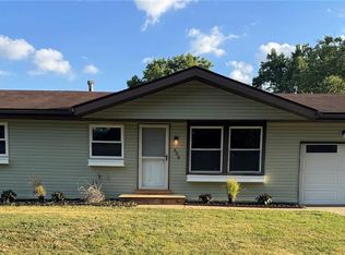 608 Saint Peter Dr, Godfrey, IL 62035