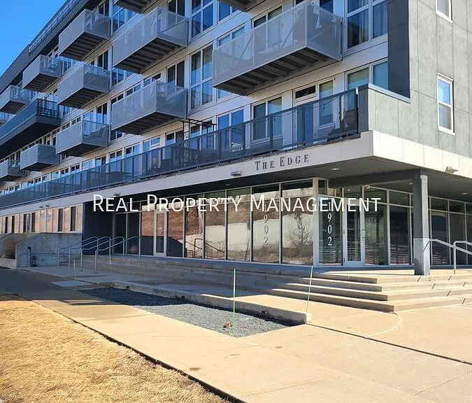 1902 N Commerce St #307 — Photo 2