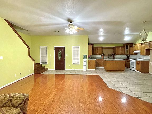3rd image of 704 Woodland Dr