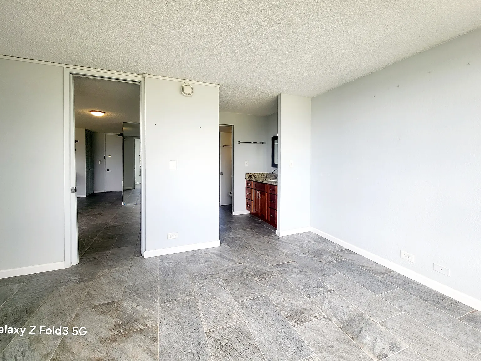 320 Liliuokalani Avenue - 1504 — Photo 4
