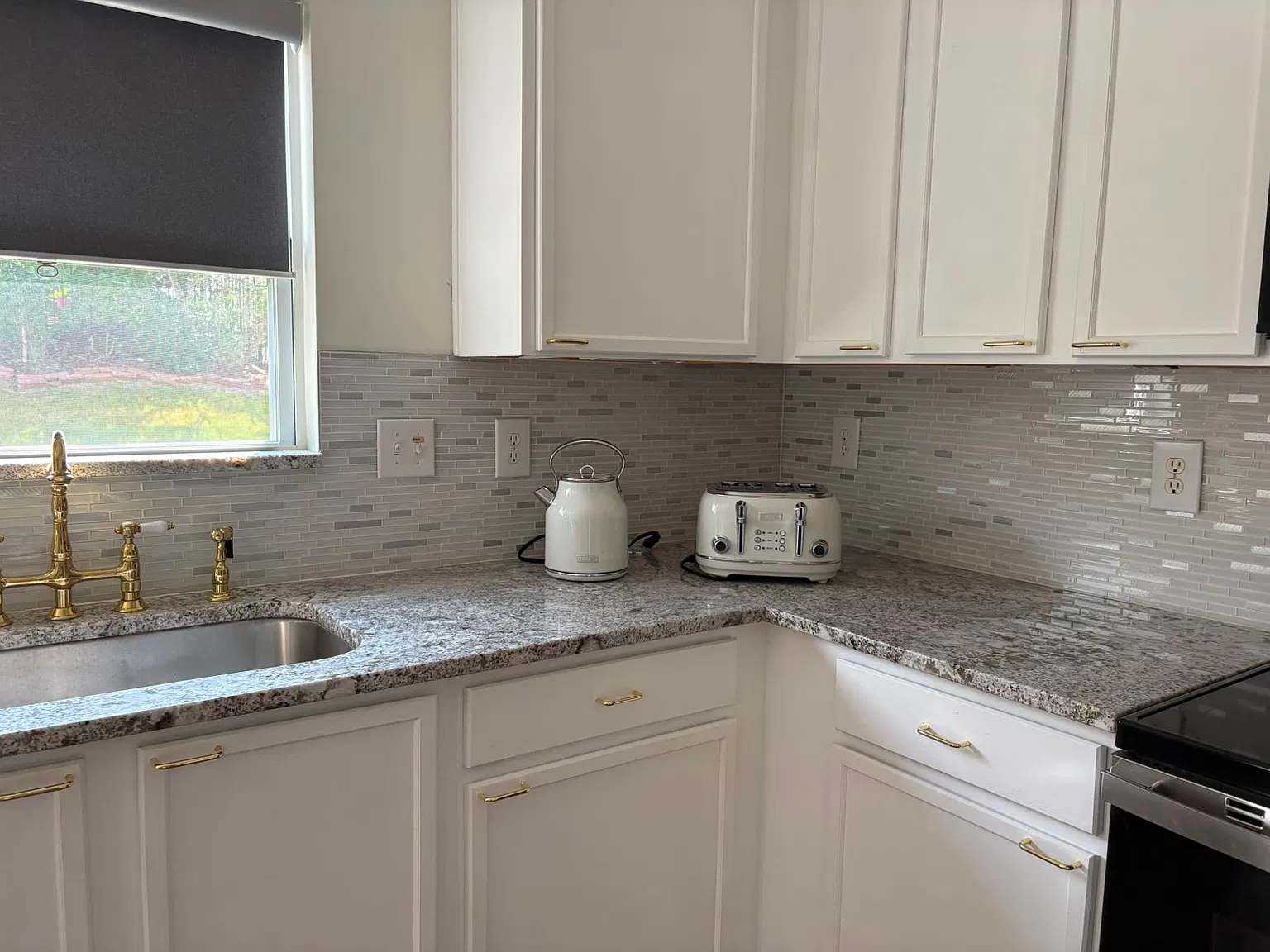 4 bed, 2.5 bath, 2560 sqft, $3,990 — Photo 4